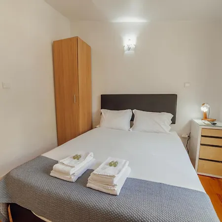 Dear By Hosty Gasthuis